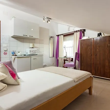 Song בית הארחה