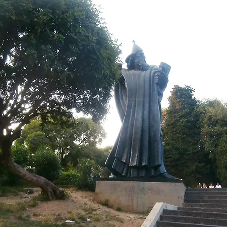 Song Konukevi
