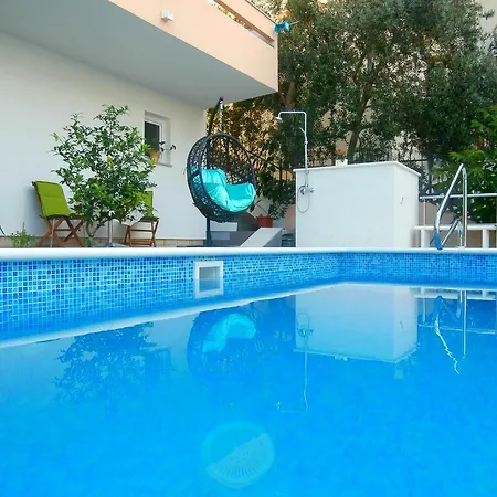 בית הארחה Song 4*